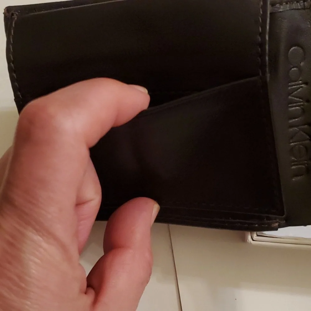 New Calvin Klein Mens brown leather wallet
